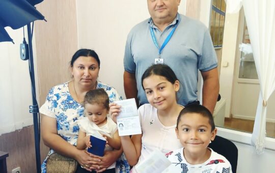 Повернулися з-за кордону: міграційна служба у Козятині допомогла дітям ромських родин оформити документи