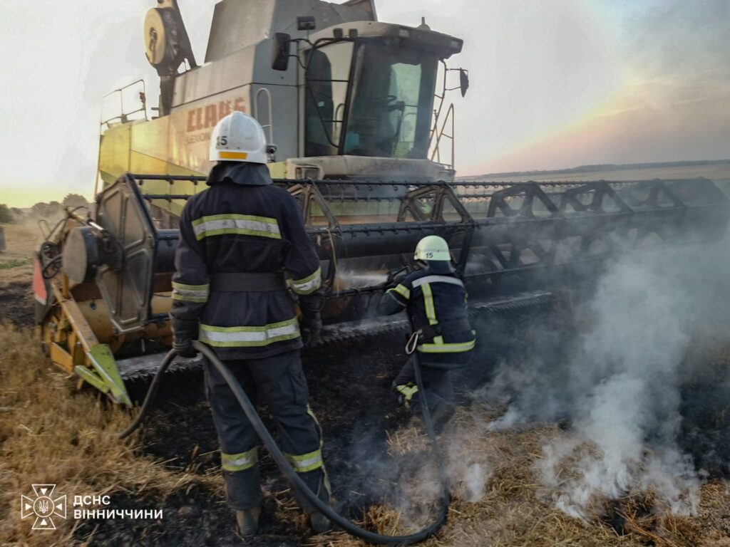 На Вінниччині горіли комбайн, автівки та житловий будинок