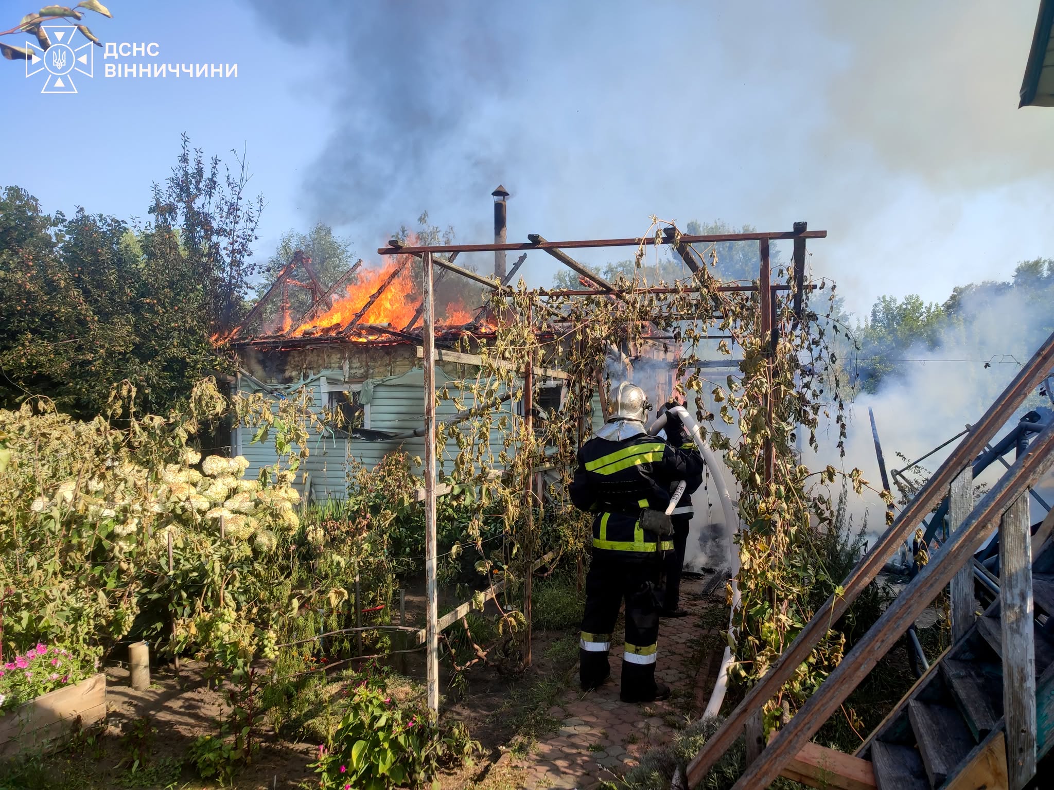 Через коротке замикання ледь не згоріли будинки на Вінниччині