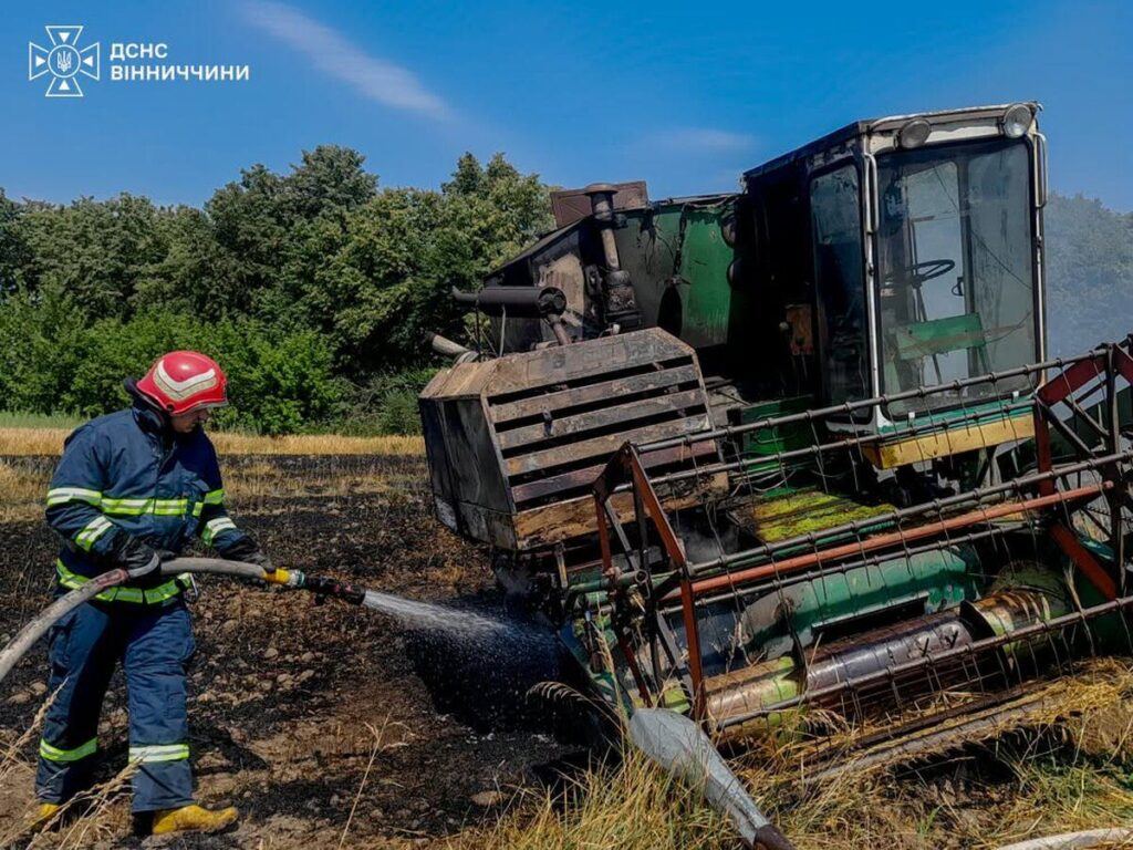 На Вінниччині згоріли 10 тонн сіна та комбайн