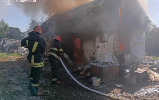 Три пожежі за добу: на Вінниччині горіли господарські та надвірні споруди