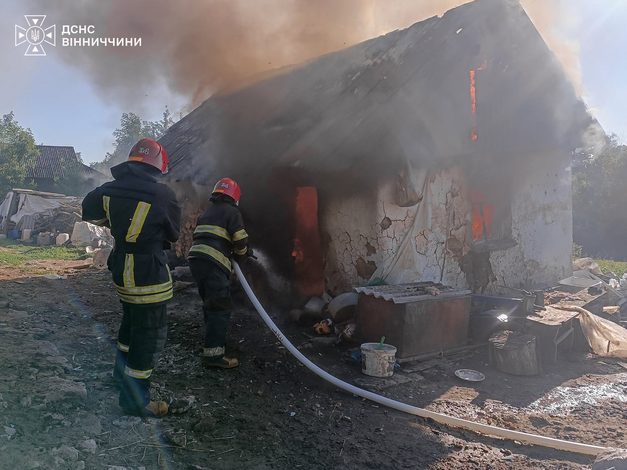 Три пожежі за добу: на Вінниччині горіли господарські та надвірні споруди