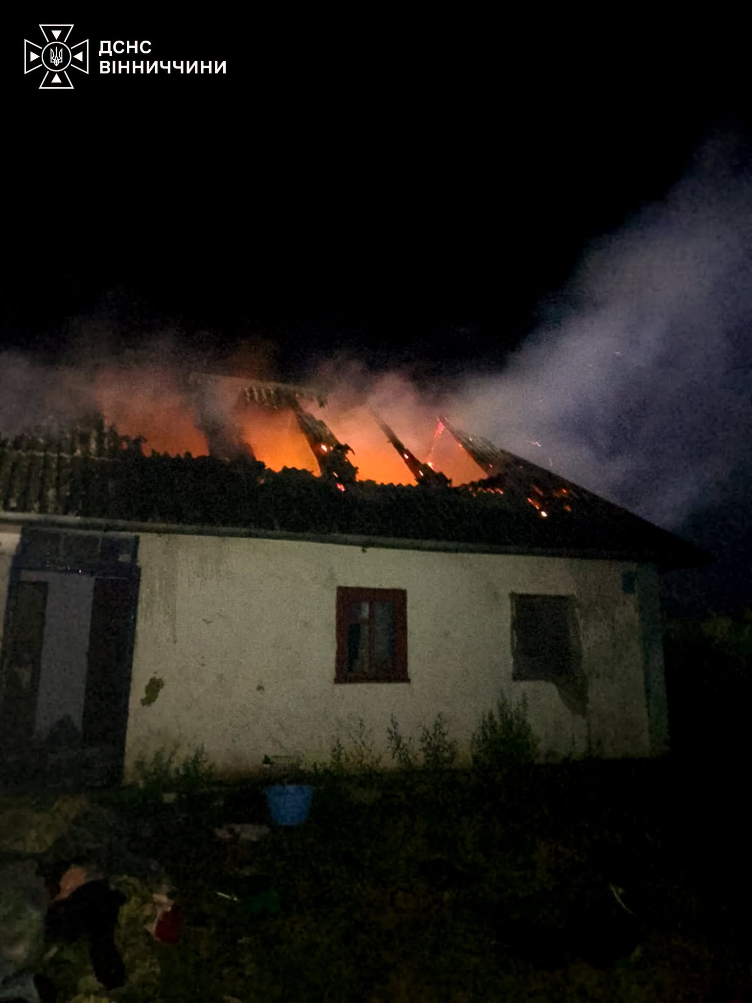 Пожежі у Вінниці, Хомутинцях та Бершаді: бійці ДСНС приборкали 3 займання за добу