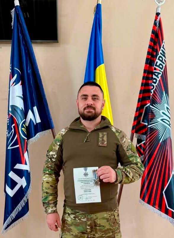 Нагородження «Срібним Хрестом»: земляка з Бершаді Миколу Танасійчука відзначив Головнокомандувач ЗСУ