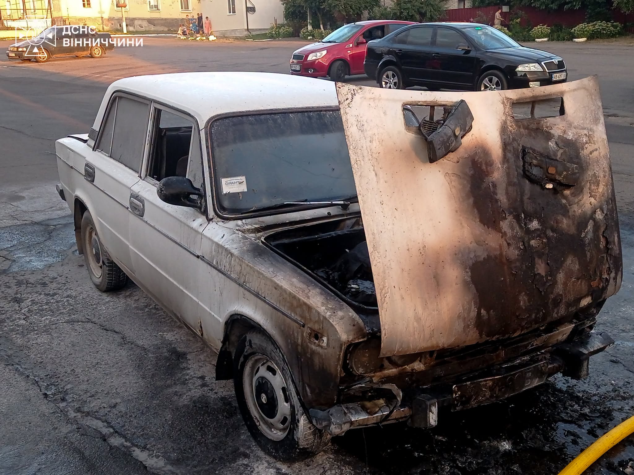Пожежі у будинках, спалене сіно та загоряння авто через гасили рятувальники Вінниччини