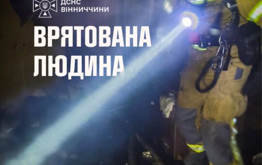 Ледь не загинув у задимленій квартирі: на проспекті Космонавтів рятувальники винесли з вогню 48-річного чоловіка
