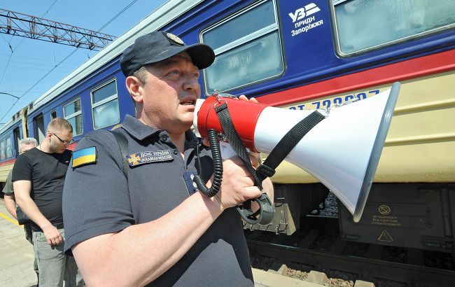 Безпека понад усе: як Укрзалізниця реагує на масовані обстріли та допомагає пасажирам під час затримок поїздів