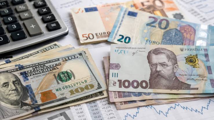 Офіційний курс валют на 6 серпня: долар втратив у ціні