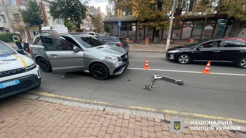 У Вінниці зіткнулися Mercedes та електросамокат: подробиці