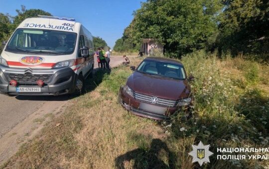 Зіткнення двох авто та наїзд вантажівки: деталі ДТП з травмованими за 3 серпня на Вінниччині