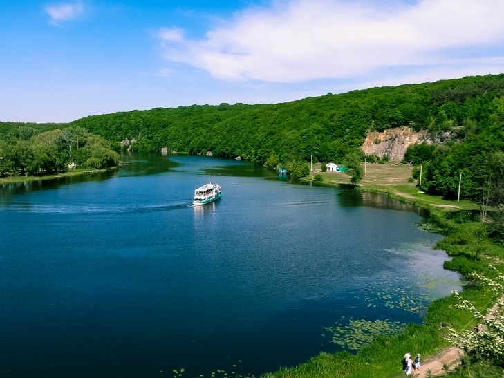 У Вінниці зацвів Південний Буг: екологи розповіли про стан води