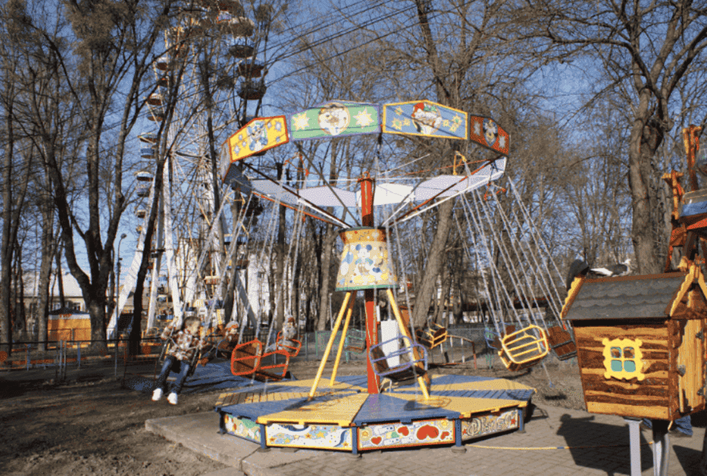 Вінницькі парки прощаються зі старими атракціонами