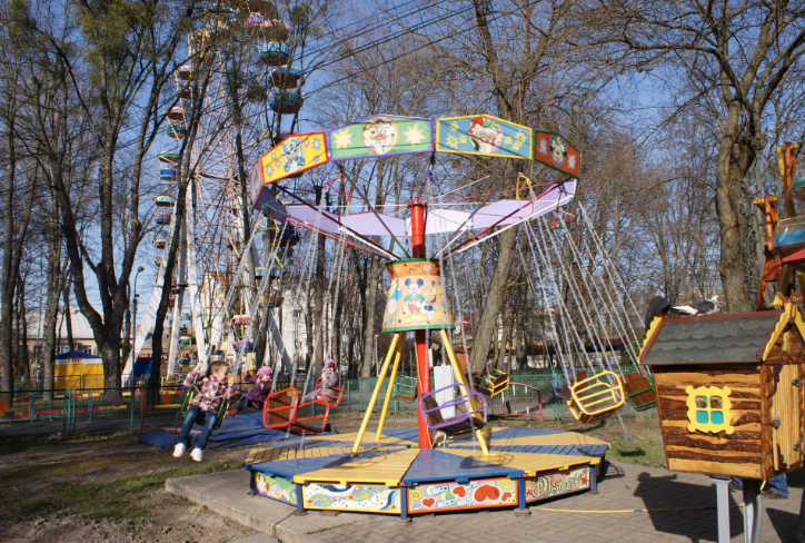 Вінницькі парки прощаються зі старими атракціонами