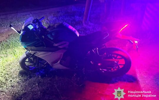 Зіткнення з легковиком та наїзд на велосипедиста: поліція розслідує дві ДТП з постраждалими на Вінниччині