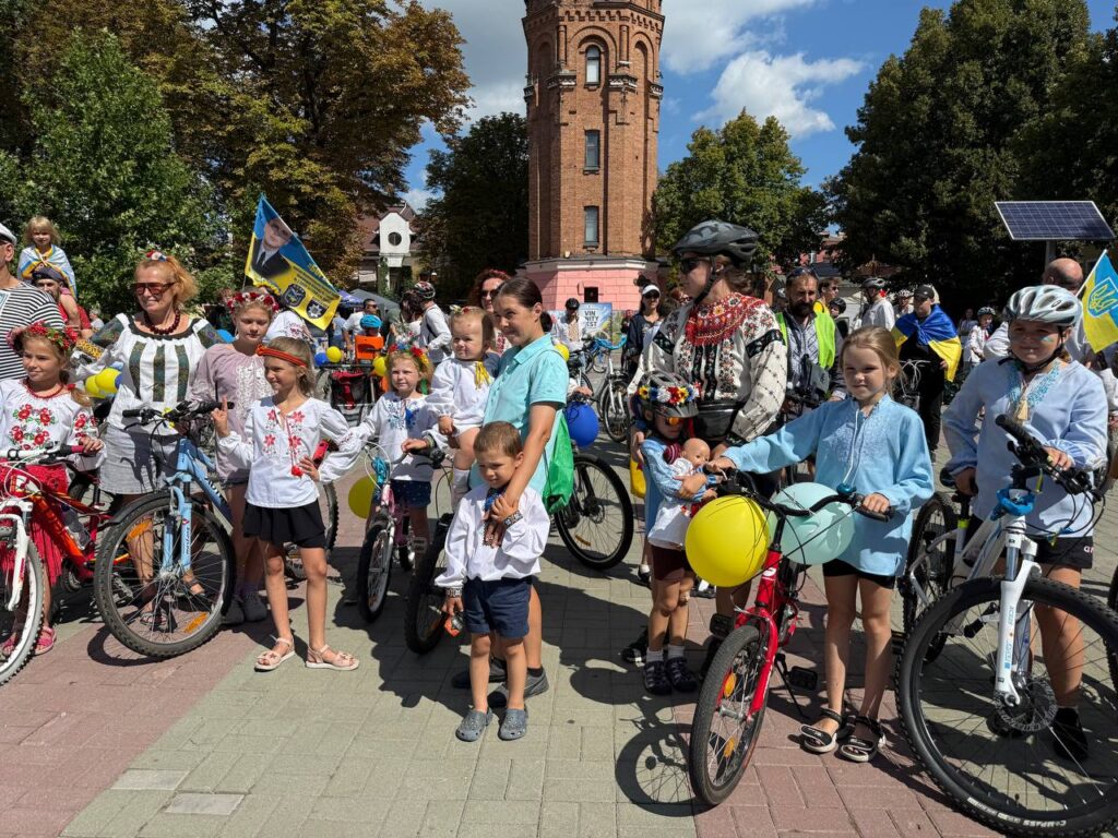 Майже 200 учасників та повернення традиції: у Вінниці відбувся яскравий «Велопарад у вишиванках»