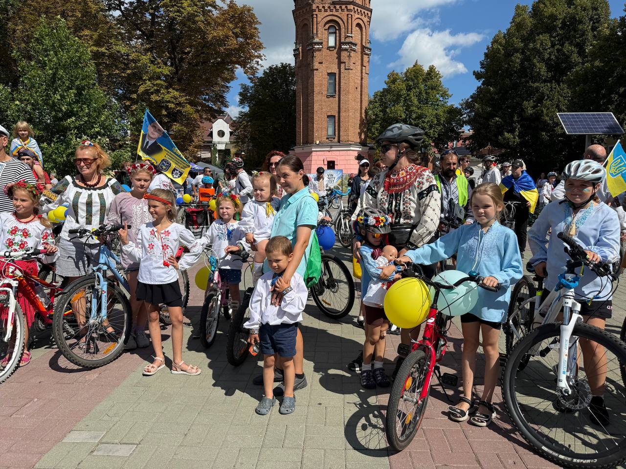 Майже 200 учасників та повернення традиції: у Вінниці відбувся яскравий «Велопарад у вишиванках»