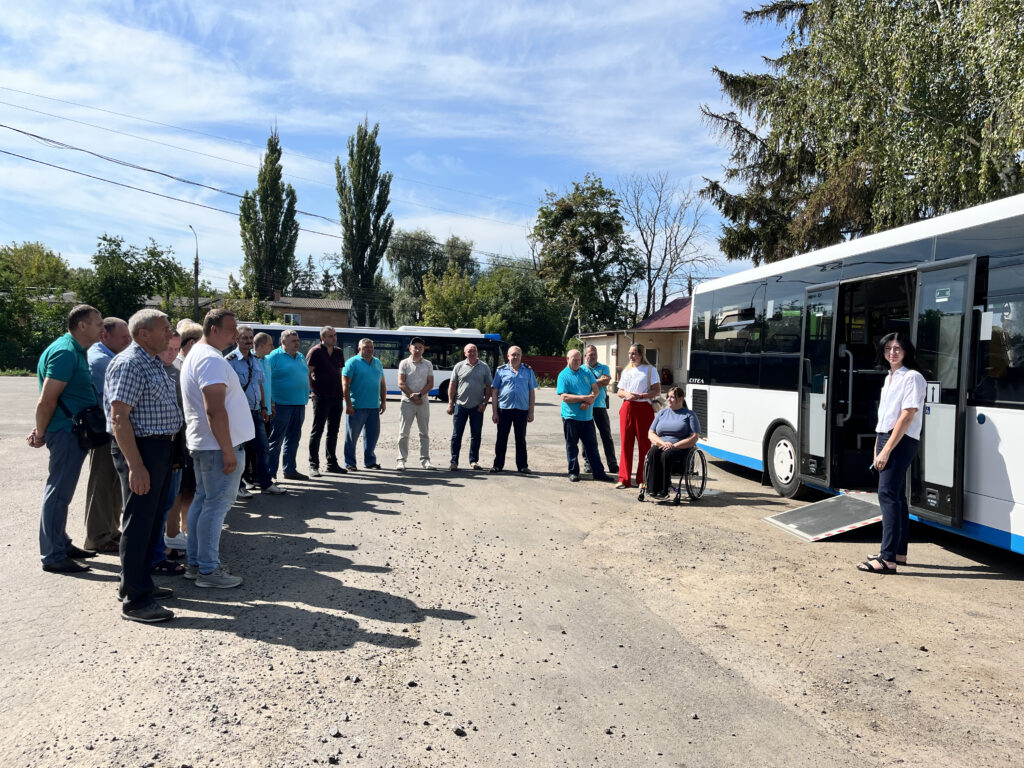 Транспорт має бути доступним для кожного: як у Вінниці водіїв автобусів навчають безбар’єрності