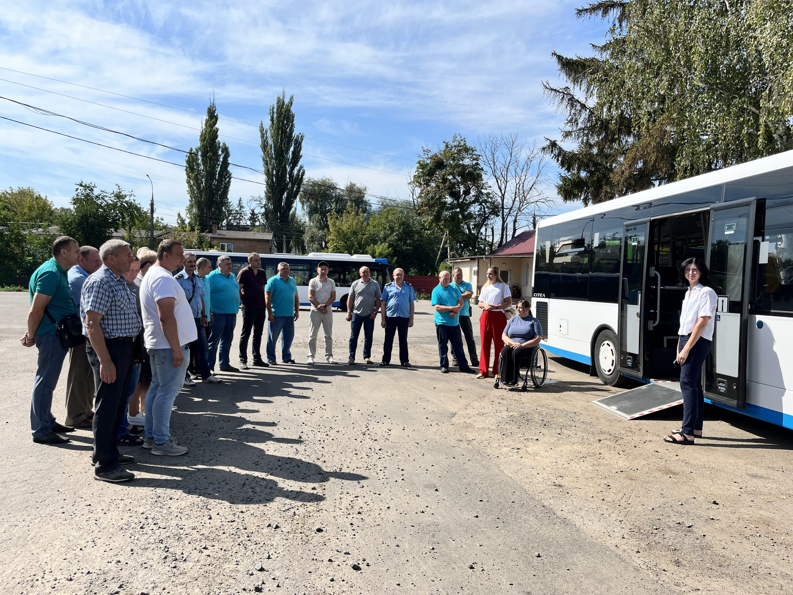 Транспорт має бути доступним для кожного: як у Вінниці водіїв автобусів навчають безбар’єрності