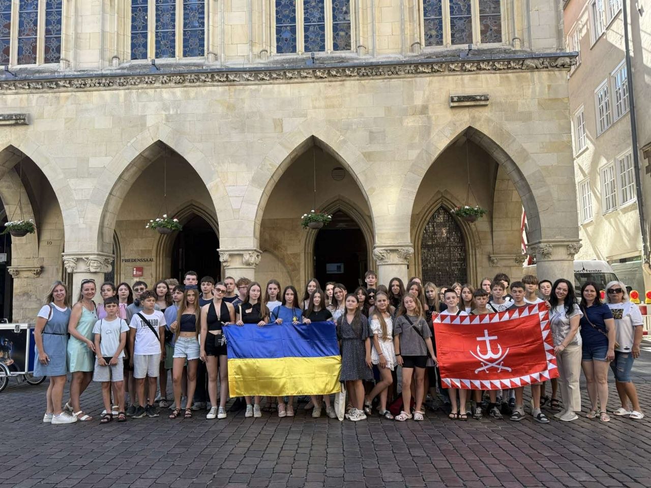 Американські гірки, каное та зоопарк: 50 дітей Захисників із Вінниці побували в Мюнстері