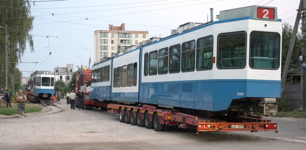 У Вінницю прибули перші Tram 2000 із заводською низькопідлоговою секцією