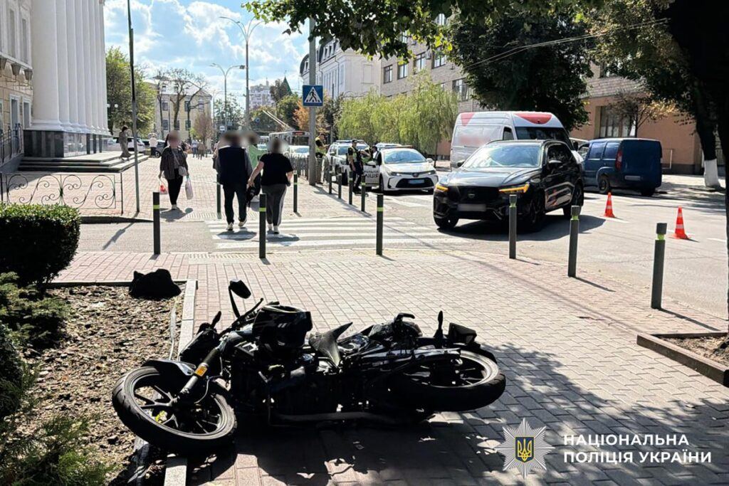 У ДТП на Вінниччині постраждали неповнолітній мотоцикліст і пішохід