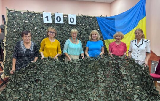 100 сіток для фронту: як вінницькі волонтерки допомагають оборонцям