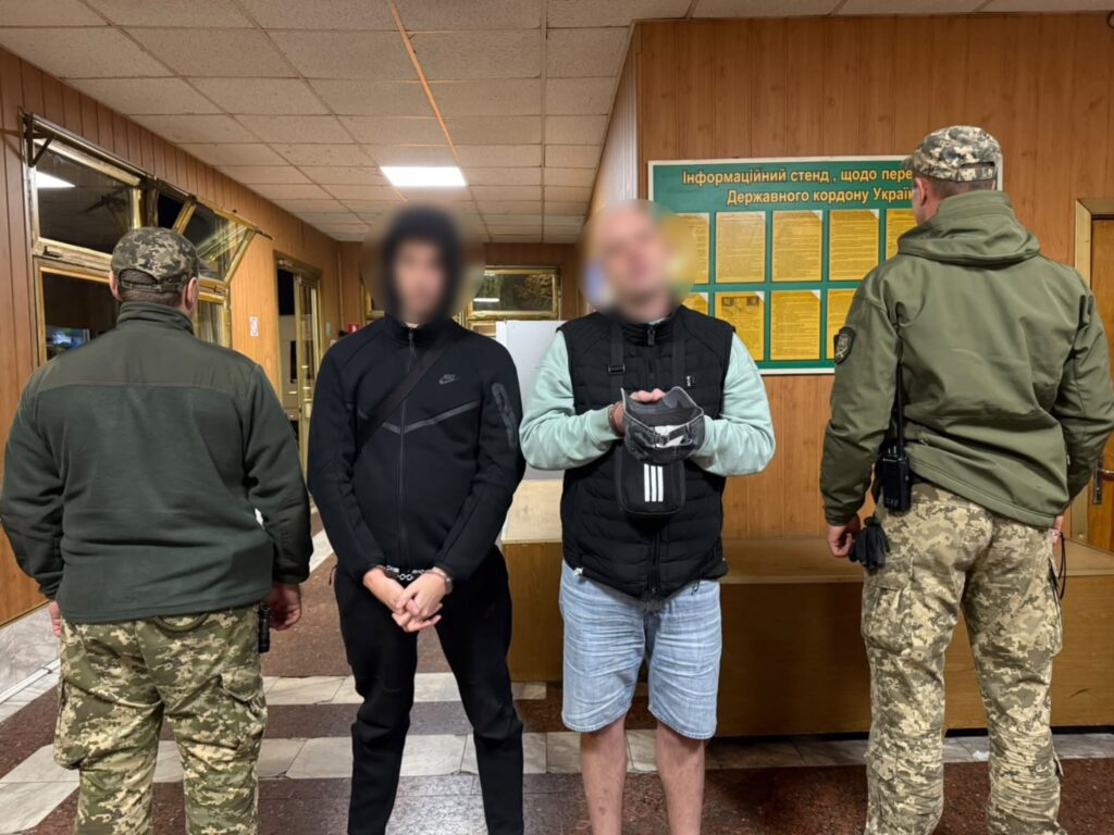 Вінницькі прикордонники затримали двох чехів, яких розшукував Інтерпол