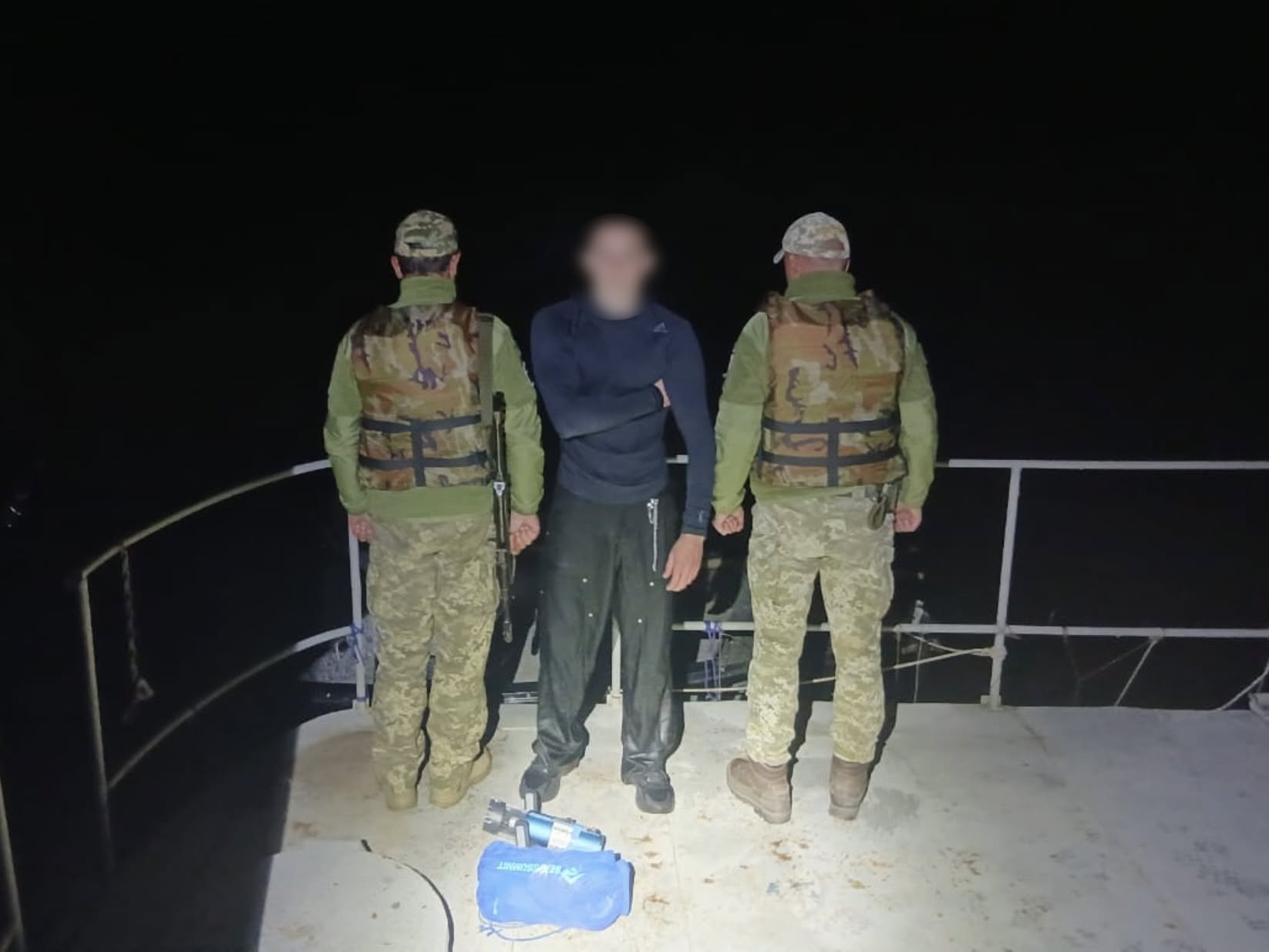 Прикордонники Могилів-Подільського загону затримали 30-річного чоловіка, який намагався незаконно перетнути кордон на акваскутері