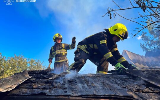 У Ситківцях Райгородської громади через необережне поводження з вогнем на території приватного домоволодіння сталася пожежа.