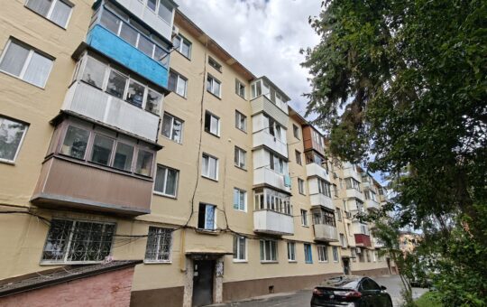 У вінницькій багатоповерхівці на Брацлавській утеплили міжпанельні шви до початку опалювального сезону