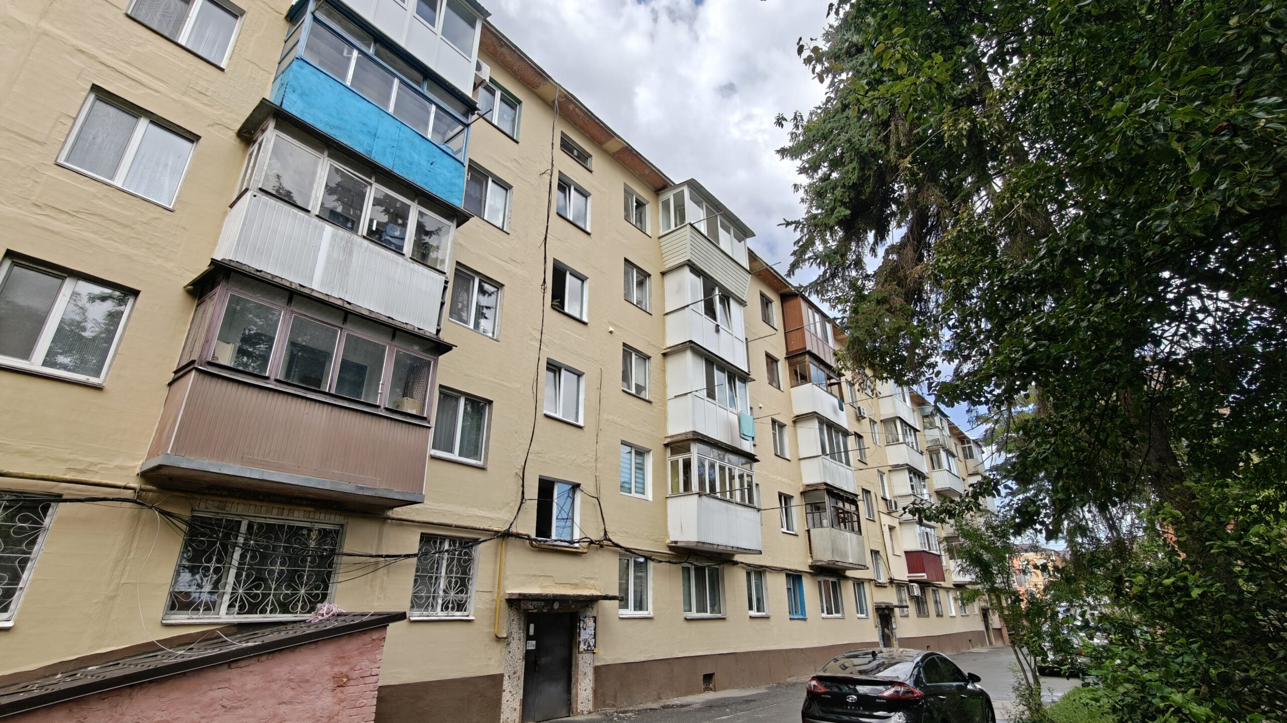 У вінницькій багатоповерхівці на Брацлавській утеплили міжпанельні шви до початку опалювального сезону