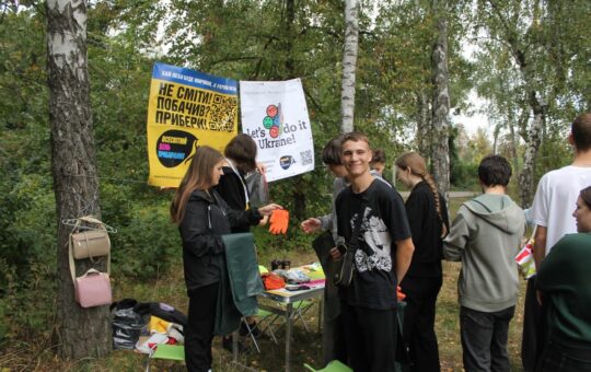Цими вихідними Вінниця долучилася до Всесвітнього дня прибирання. Понад пів сотні мешканців вийшли на толоку на півострові Бригантина, де спільними зусиллями зібрали понад 60 мішків сміття.