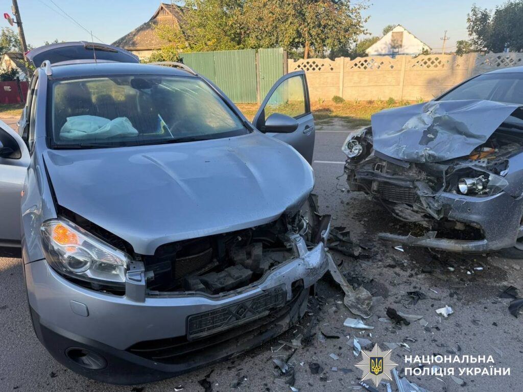 Дві аварії за добу на Гніванщині: у зіткненнях автівок та мотоцикла постраждали троє людей, серед них — дитина