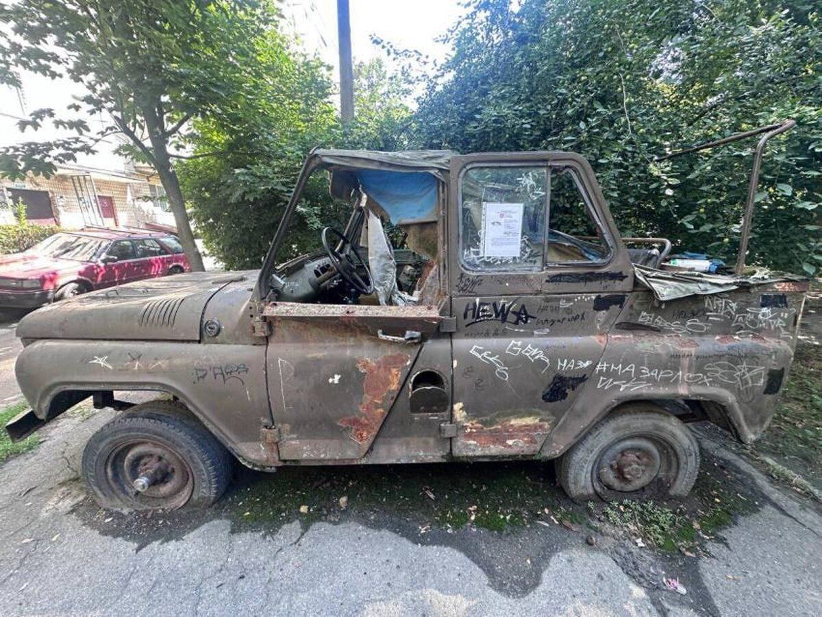 Власники прибрали 15 покинутих автівок із вінницьких вулиць