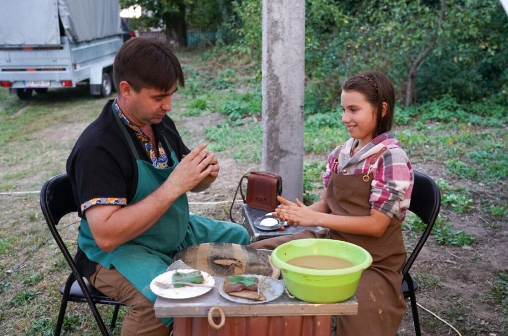 «ПІД МУРАМИ»: у Барській громаді офіційно відкрили новий молодіжний простір