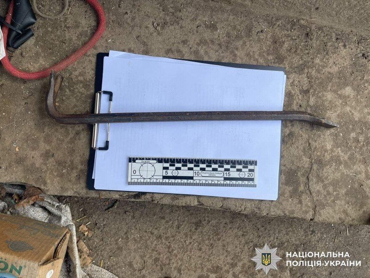 Зламав двері та виніс золото на 120 тисяч: у Ямполі поліція затримала серійного крадія