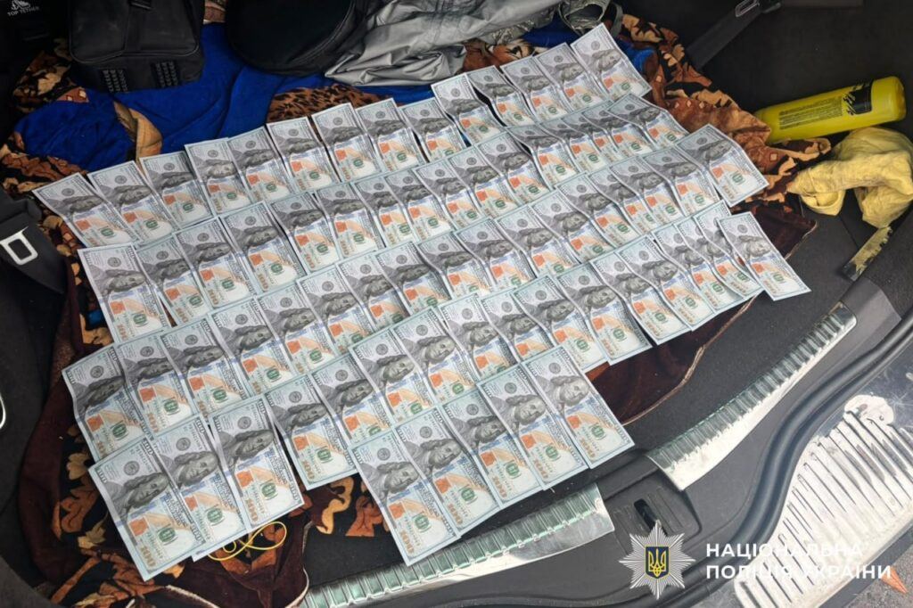 10 тисяч доларів за перетин кордону: на Вінниччині затримали трьох учасників схеми для ухилянтів