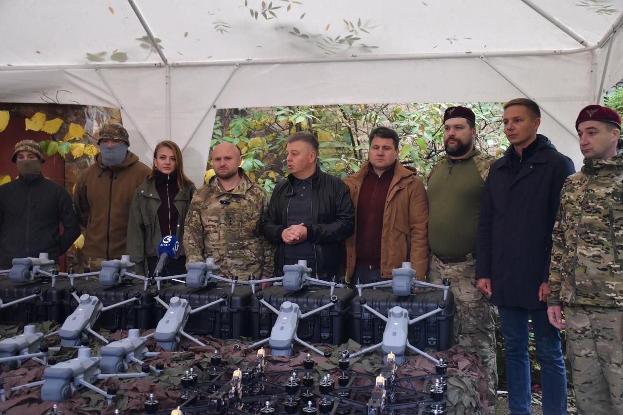 Ударні дрони та розвідувальні квадрокоптери передав військовим Міжрегіональний координаційний гумштаб