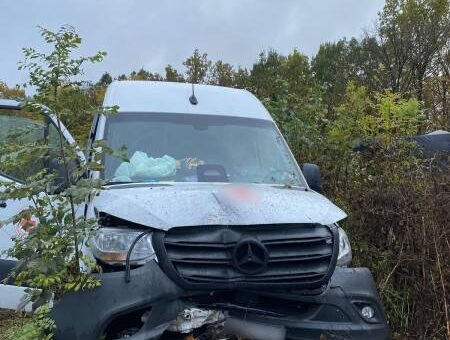 Врізався в електроконструкцію: поблизу Гайсина сталася ДТП із трьома постраждалими