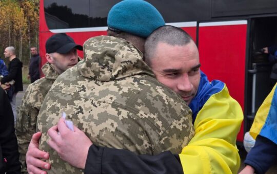 Великий обмін полоненими: 270 українських захисників та цивільних повернулися додому