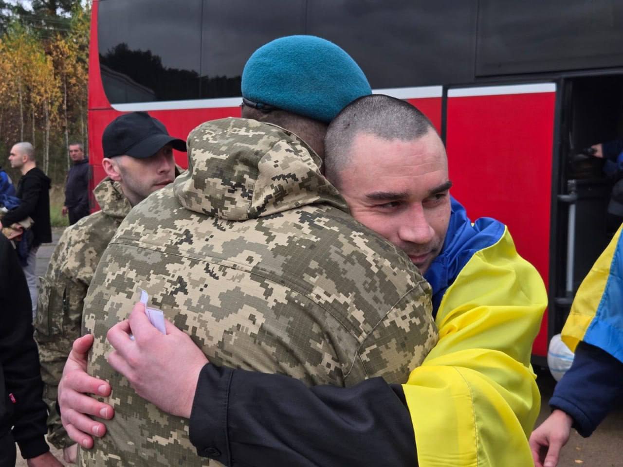 Великий обмін полоненими: 270 українських захисників та цивільних повернулися додому