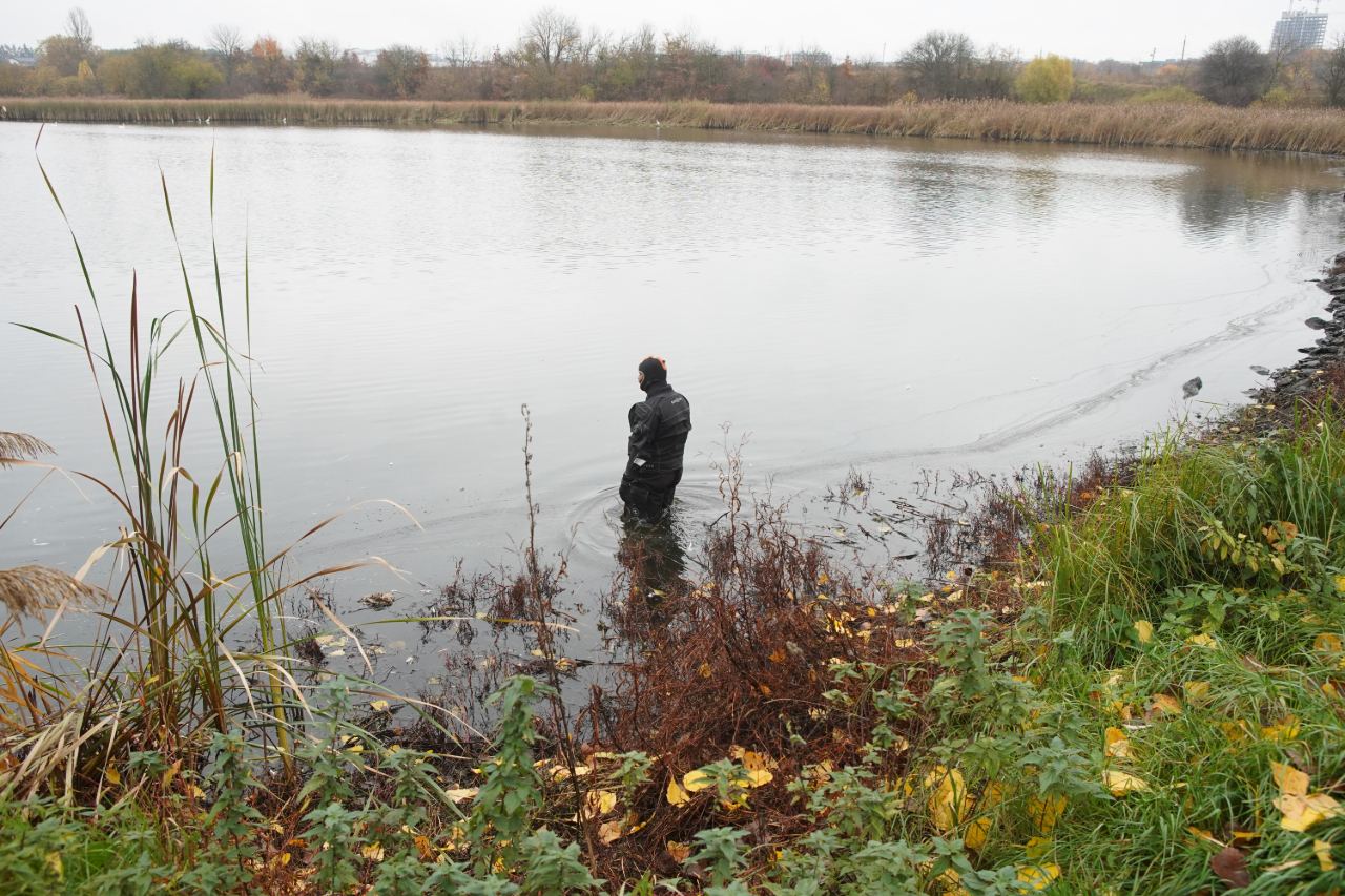 На річці Вишня водолази продовжують обстежувати водойми для виявлення джерел забруднення