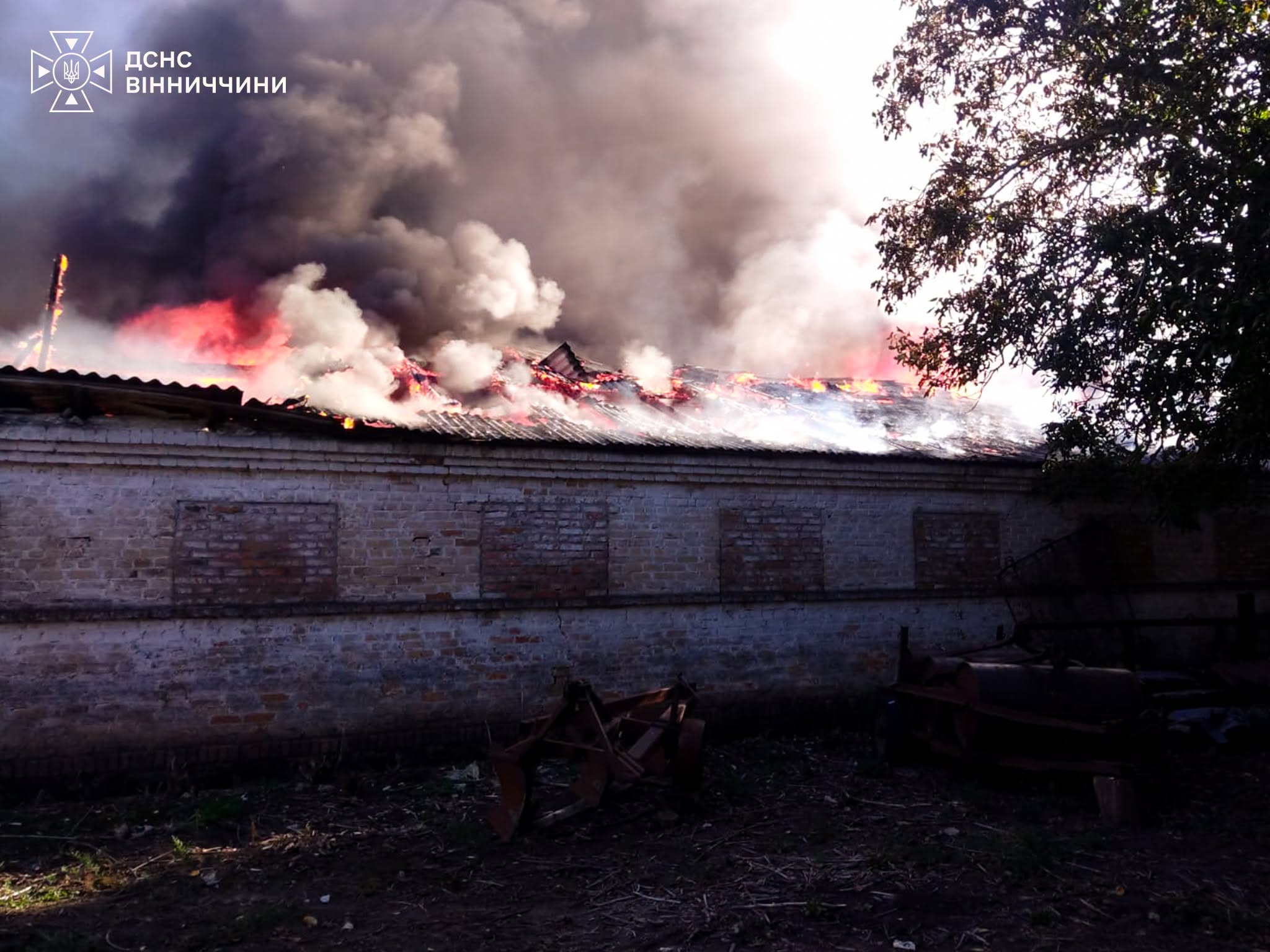 Велику пожежу в с. Шляхова Джулинської громади ліквідували рятувальники.