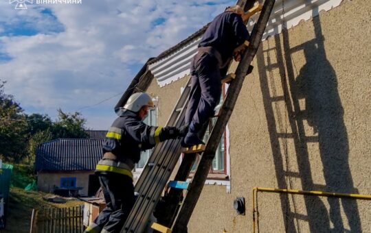 Допомагали надзвичайники: на Вінниччині рятувальники двічі за добу виїжджали на допомогу літнім людям