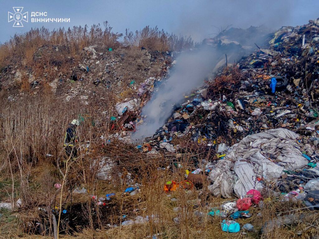 Шість пожеж за добу на Вінниччині: рятувальники ліквідували загоряння в житловому секторі та на відкритих територіях