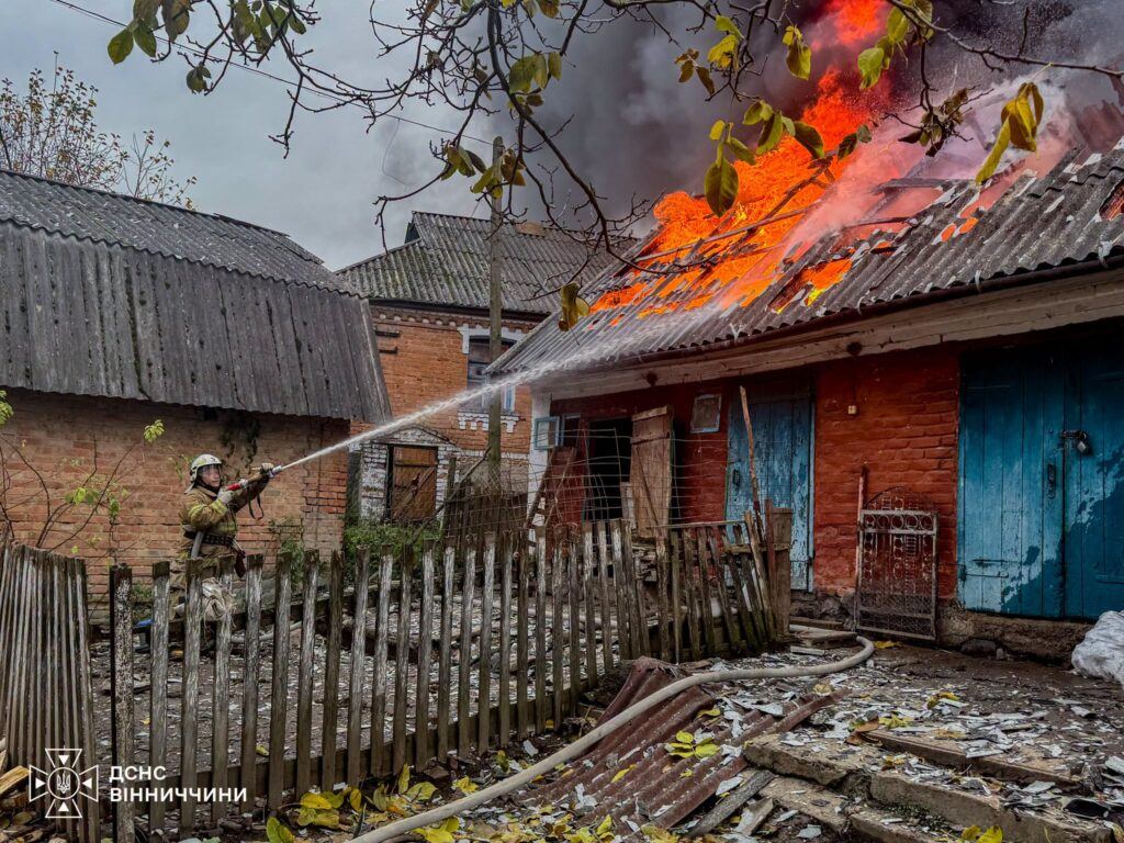 За добу на Вінниччині сталося 4 пожежі: рятувальники ліквідували загоряння у житловому секторі та адмінбудівлі