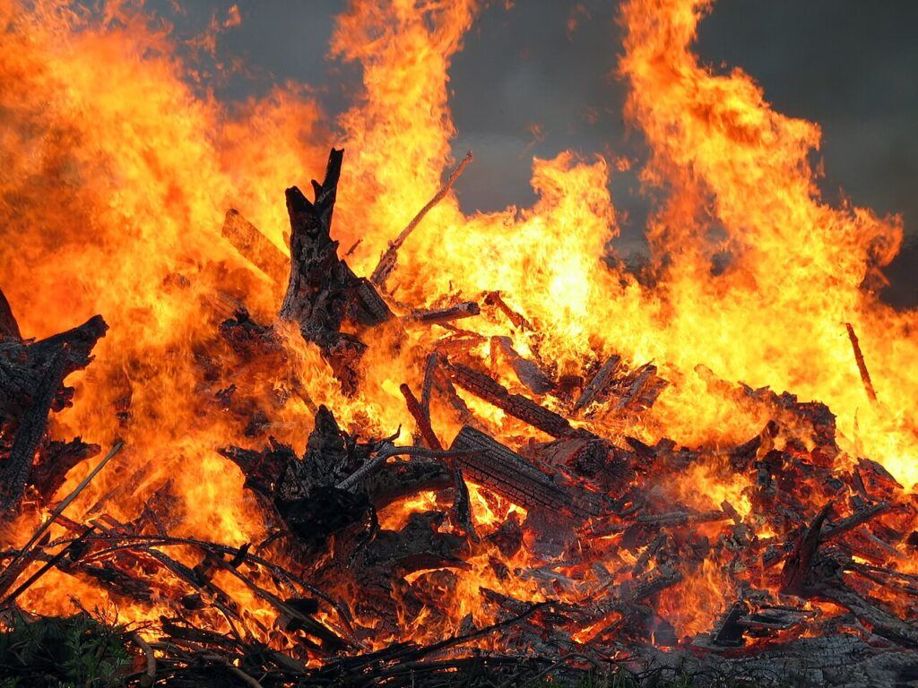 Дві пожежі за добу в одному селі: надзвичайники Вінниччини закликають перевірити пічне опалення