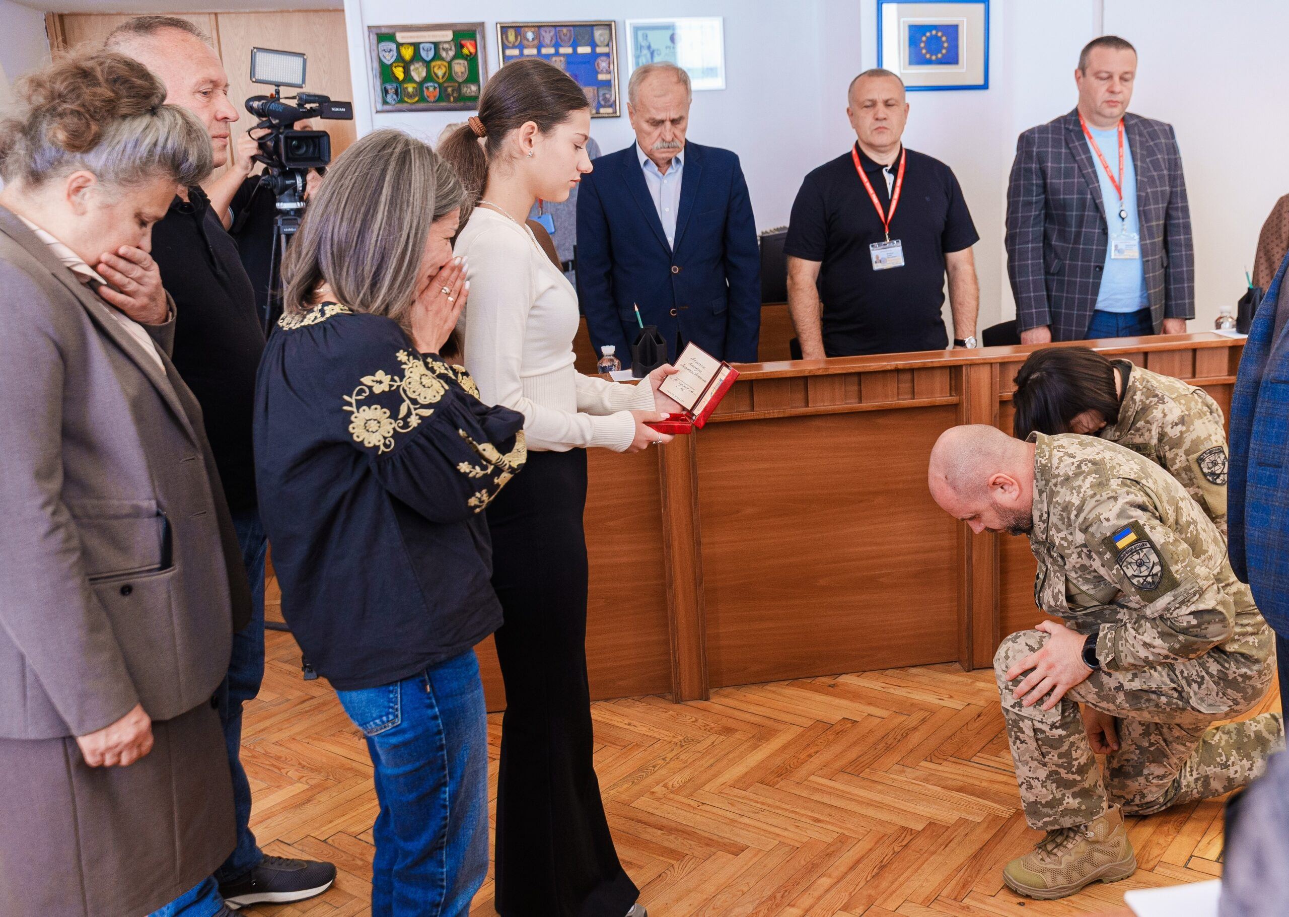 Родинам полеглих захисників Дмитра Величка та Костянтина Пахомова передали посмертні відзнаки військових