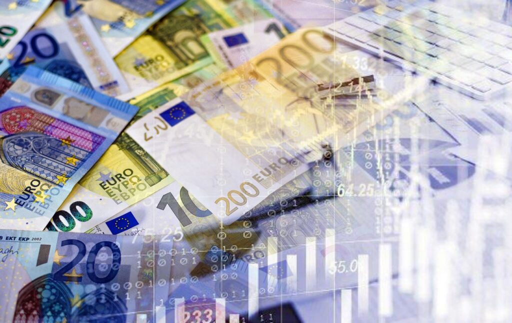 Офіційні та комерційні курси валют на 15 жовтня 2026 року: євро та долар дешевшають