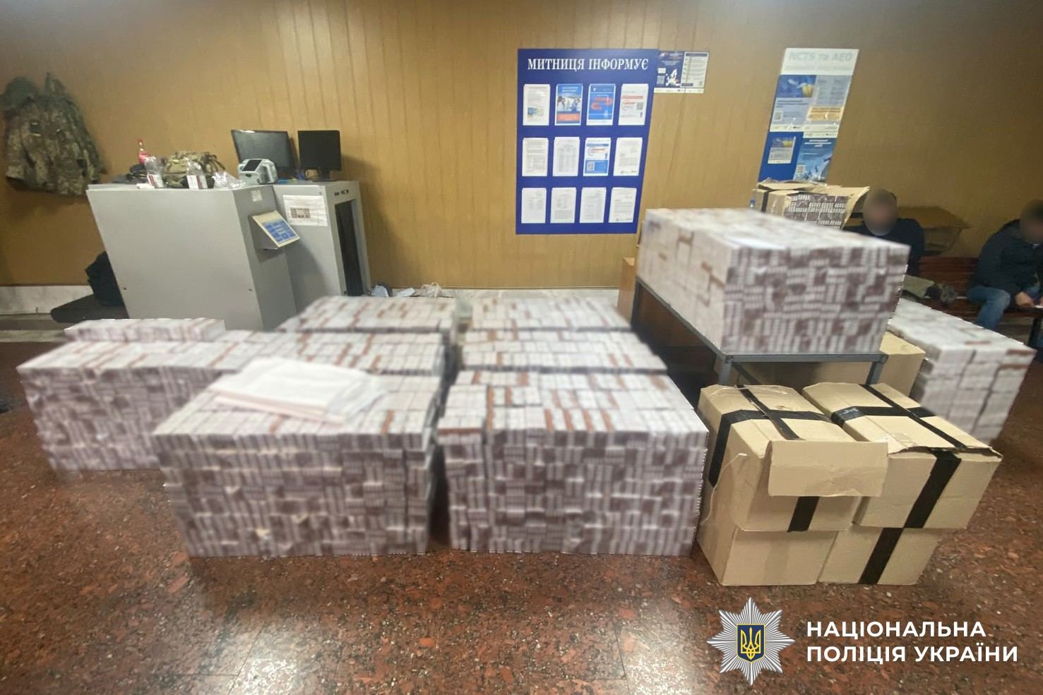 51 тисяча пачок у меблях: у Могилів-Подільському викрили контрабанду сигарет